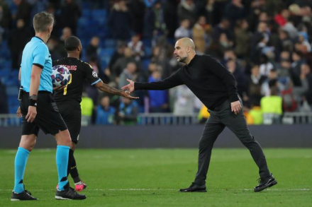 guardiola_da_la_mano_a_sterling_durante_el_real_madrid_manchester_city_foto_efe__001.jpg