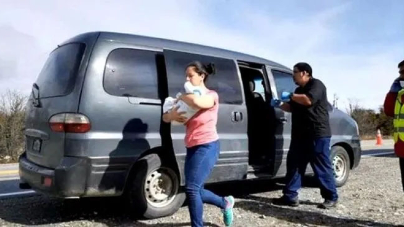 Nació en una ruta desierta por la cuarentena