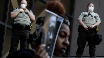EEUU: la Policía de Minneapolis se disculpa con la familia del hombre negro asesinado