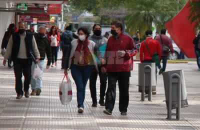El cronograma de pagos movilizó a la ciudad en el inicio del receso invernal