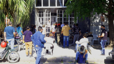 Eterna espera en la farmacia del Insssep