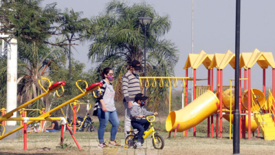 Familias tomaron un poco de aire en las plazas tras el inicio de la fase 2