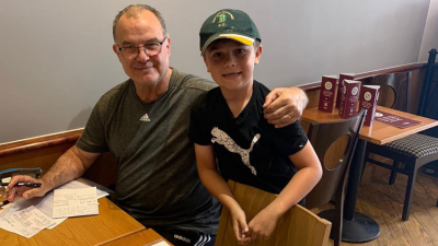 Hinchas del Leeds encontraron a Marcelo Bielsa trabajando en una cafetería