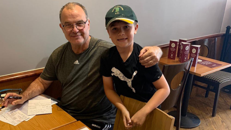 Hinchas del Leeds encontraron a Marcelo Bielsa trabajando en una cafetería
