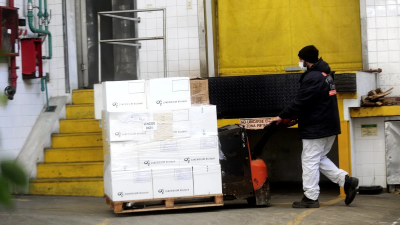 El Gobierno nacional denuncia que encontraron más de 4 millones de vacunas vencidas en un frigorífico