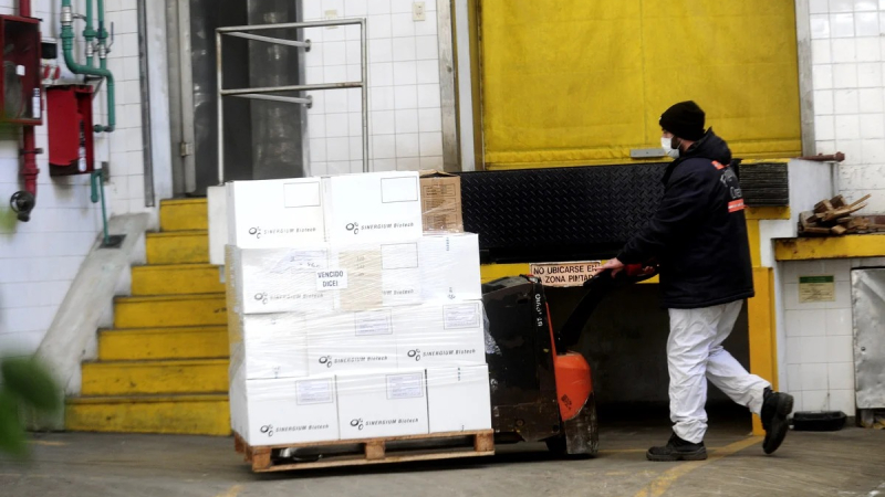 El Gobierno nacional denuncia que encontraron más de 4 millones de vacunas vencidas en un frigorífico