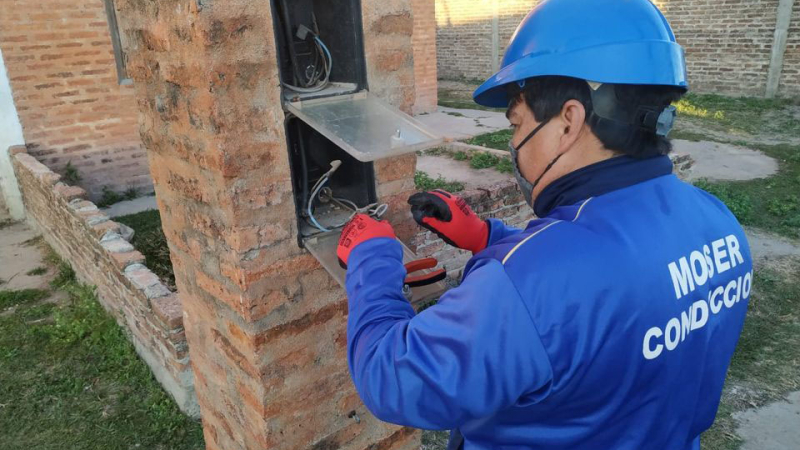 Covid-19: podrán cortar luz y agua en inmuebles que violen restricciones