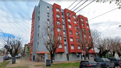 Un nene de 12 años cayó de un sexto piso al querer grabar un video para Tiktok