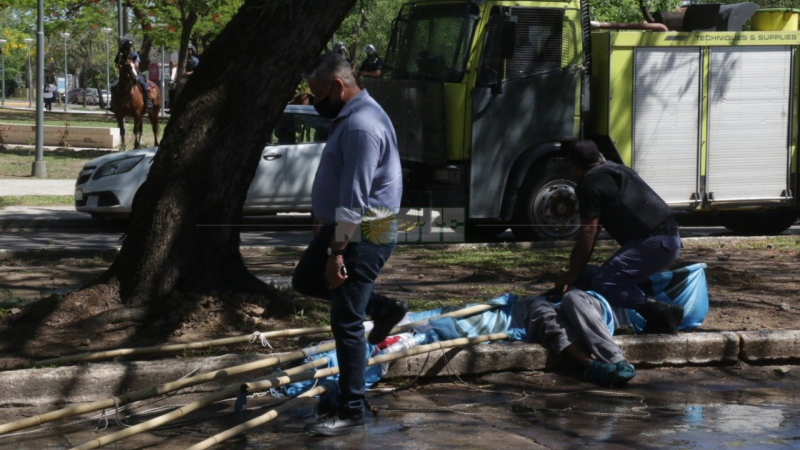 Violento desalojo, gas pimienta y detenidos en una manifestación de Barrios de Pie