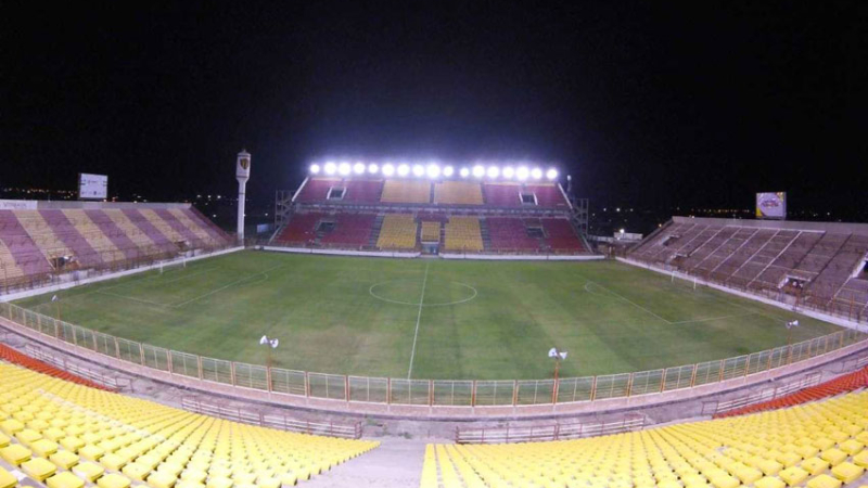 Chaco For Ever y Sarmiento se unieron para homenajear al “10”