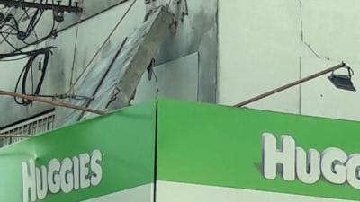 Se desplomó parte la mampostería de un edificio en pleno centro