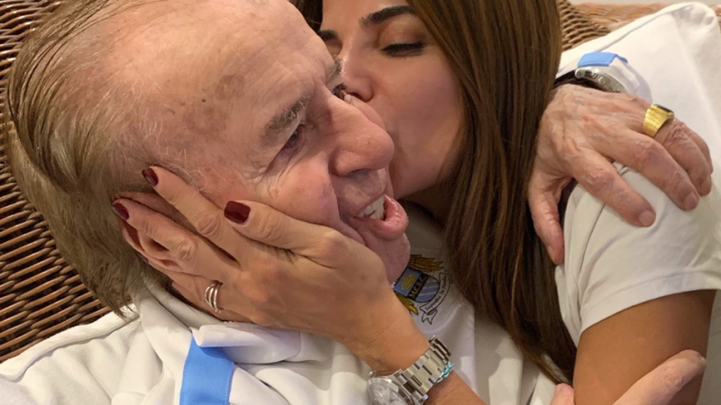 Carlos Menem sufrió una falla renal y fue inducido a coma