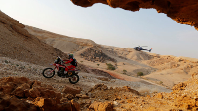 Dakar: Kevin Benavides marca el ritmo entre las motos