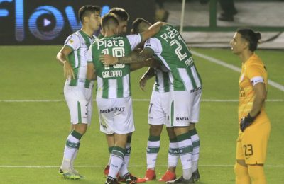 Banfield liquidó a San Lorenzo a puro gol y se metió en la gran final