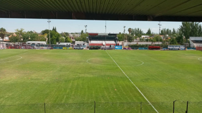 Sarmiento lo empata en Mendoza con un jugador menos