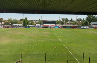 Sarmiento lo empata en Mendoza con un jugador menos