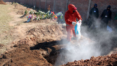 Los cementerios y las funerarias de Bolivia colapsaron por el aumento de muertes por COVID-19