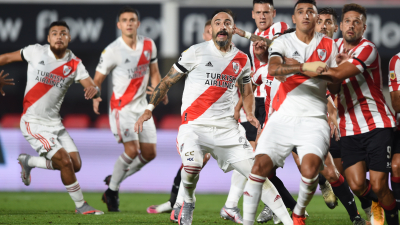 Estudiantes y River igualan en La Plata