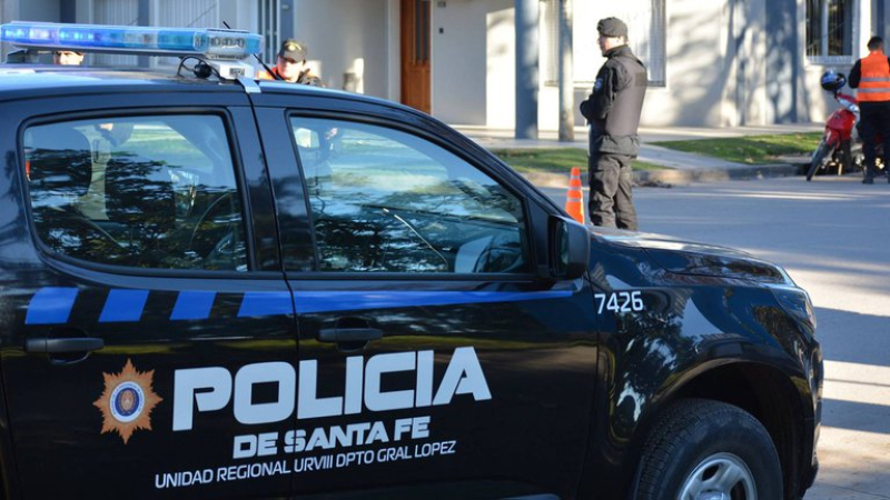 Santa Fe: una mujer fue apuñalada 27 veces por su pareja y simular su muerte le salvó la vida