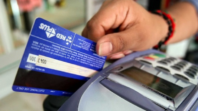 Cuáles son las barreras que impiden la inclusión financiera de las mujeres