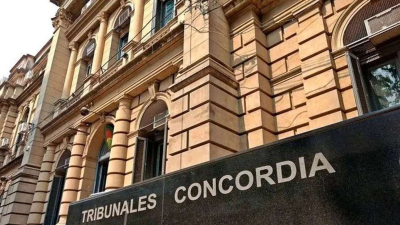 Una menor víctima de explotación sexual denunció en el juicio que su defensor oficial era uno de sus abusadores