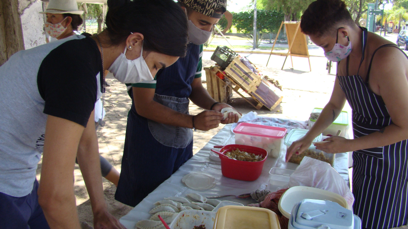 Vendedores de comida sólo buscan sobrevivir a pesar de la presión municipal
