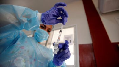 Alemania, Francia e Italia suspenden la aplicación de la vacuna de Oxford y AstraZeneca