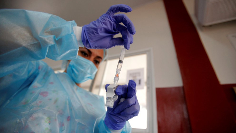 Alemania, Francia e Italia suspenden la aplicación de la vacuna de Oxford y AstraZeneca