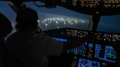La ciudad de luces que flota en el Mar Argentino y está depredando nuestras aguas