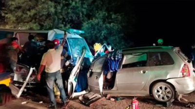 Nueve muertos en choque frontal entre un auto y una ambulancia