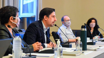 El Gobierno les pidió a las provincias mantener las escuelas abiertas y no descarta la posibilidad de reducir la presencialidad