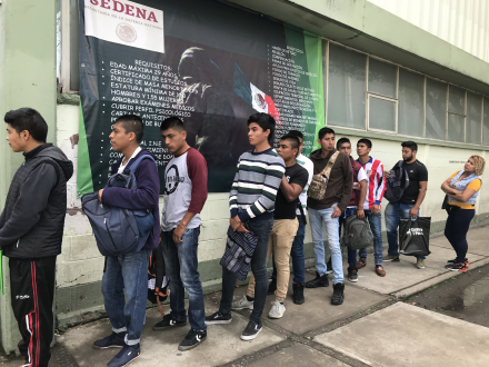 fila ayuda estatal.jpg