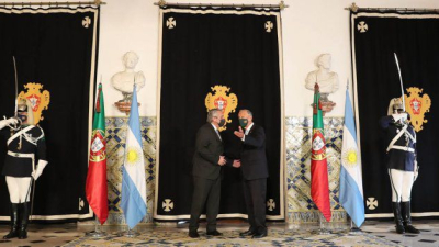 Alberto Fernández llegó a Portugal