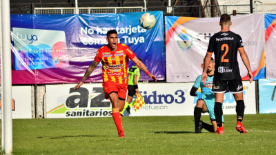 Sarmiento se adueñó del superclásico chaqueño en el Gigante de la Avenida