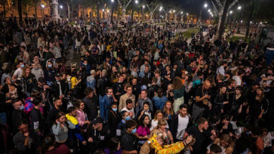 España levantó el estado de alarma y lo celebró con una fiesta sin distancia ni barbijo