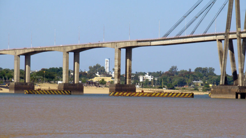 La bajante del Paraná desnudó la necesidad de obras en el puente