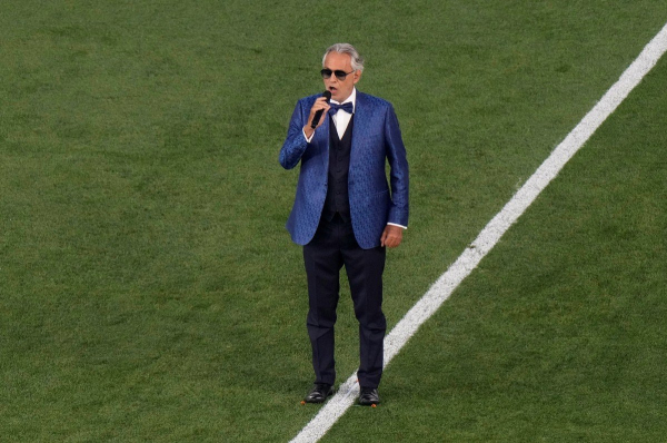 Andrea Bocelli cantó en la inauguración de la Euro (Reuters).