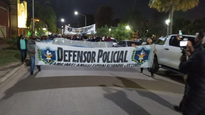 Masiva marcha a favor de la policía en General San Martín