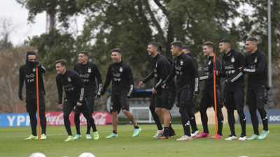 Argentina enfrenta a la eliminada Bolivia pensando en el próximo rival