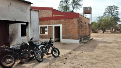 Atacan y queman motocicletas de policías en El Sauzalito