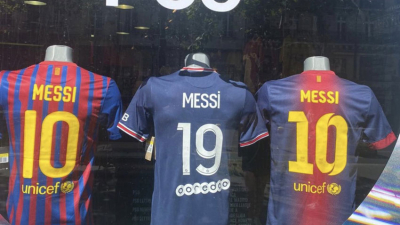 En París ya venden la camiseta de Messi en el PSG