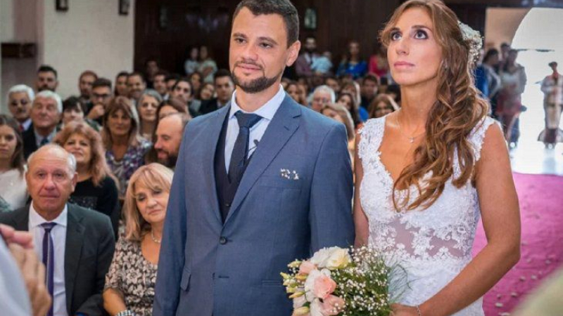 Encontró un pendrive con fotos de una boda y se hizo viral hasta que dieron con la pareja
