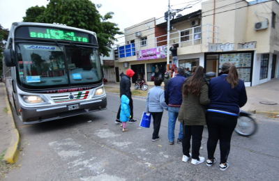 El caos cotidiano borró las paradas de colectivo en el corredor céntrico