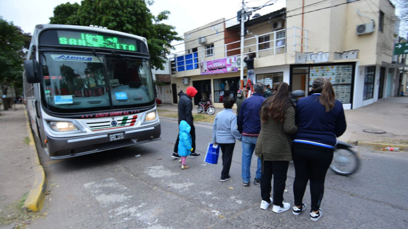 El caos cotidiano borró las paradas de colectivo en el corredor céntrico