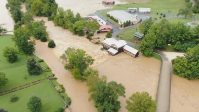 Tennessee: equipos de rescate buscan a desaparecidos tras “devastadora” inundación