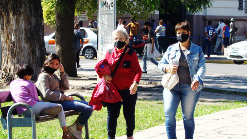 Cuatro de diez creen que aún falta para volver a la vida prepandemia