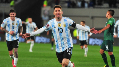 Caño y golazo de Messi para abrir el marcador