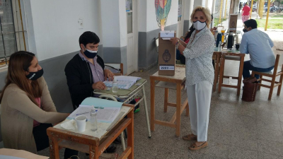 Marilu Quiroz voto en Avía Terai