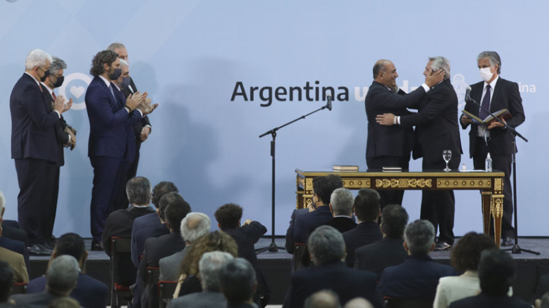 Alberto Fernández tomó juramento al nuevo Gabinete