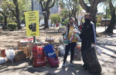 Botellas de amor, una lucha diaria para reciclar plásticos de un solo uso